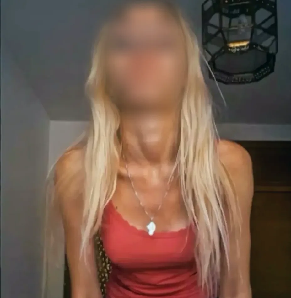 Clara, 35